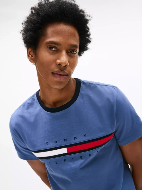 78JA524_C9T_alternate2 Camiseta con el logo en bandera Tommy Hilfiger